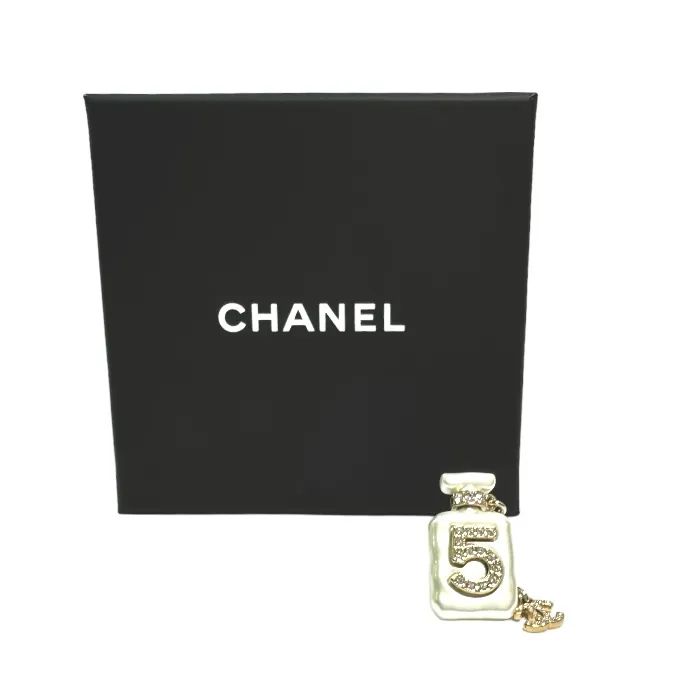 CHANEL シャネル 香水瓶　ブローチ No.5 ラインストーン A22S 未使用品】CHANEL シャネル 香水瓶 ブローチ No.5 ライン