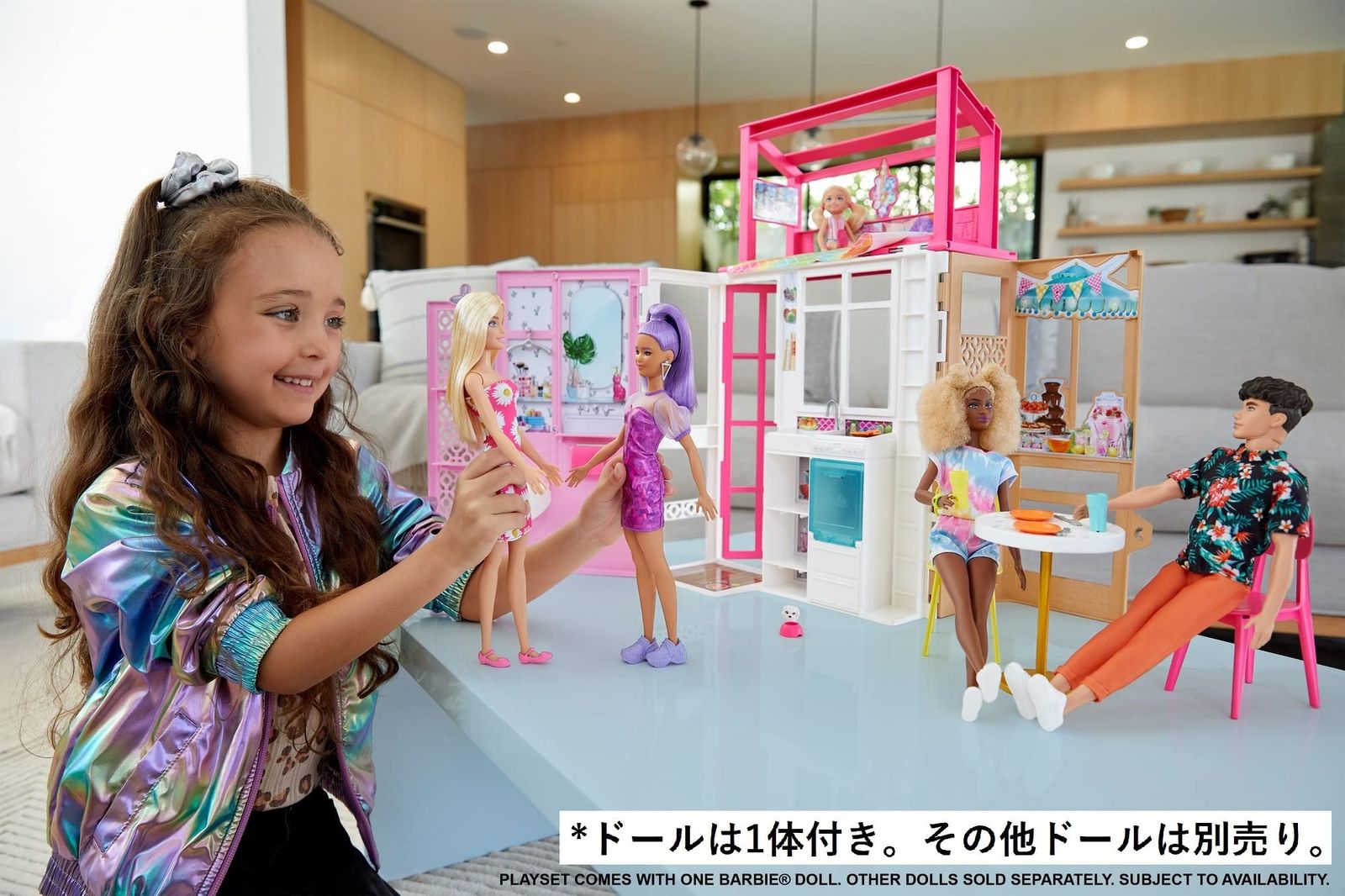 かわいいピンクの2かいだてのおうち