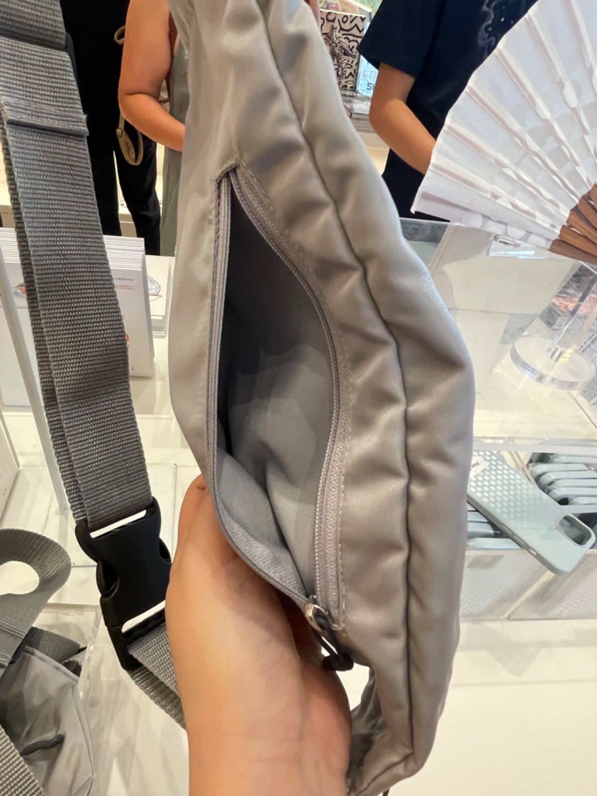 パリ限定！◇フォンダシオン・ルイヴィトン◇ショルダーバッグ  