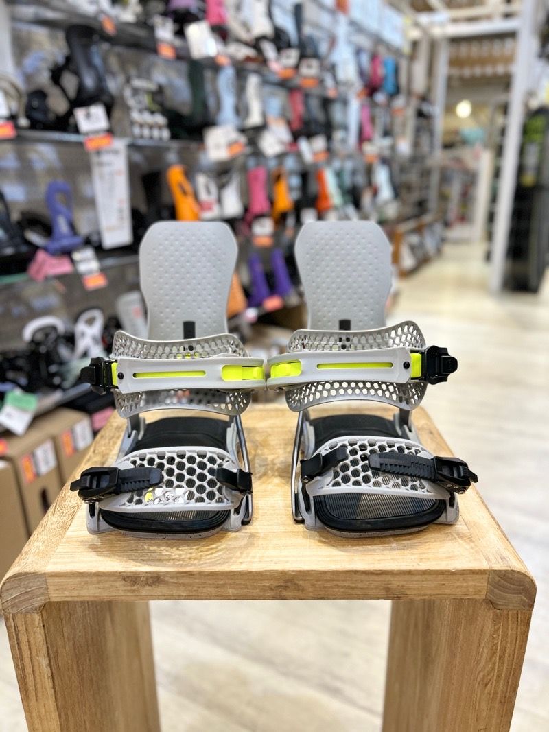 25-26 BATALEON BLASTER AW FASE カラー TO GREY Sサイズ バタレオン フェイズ レディース スノーボード バインディング WWW_OLIVIERBERNSTEIN_COM