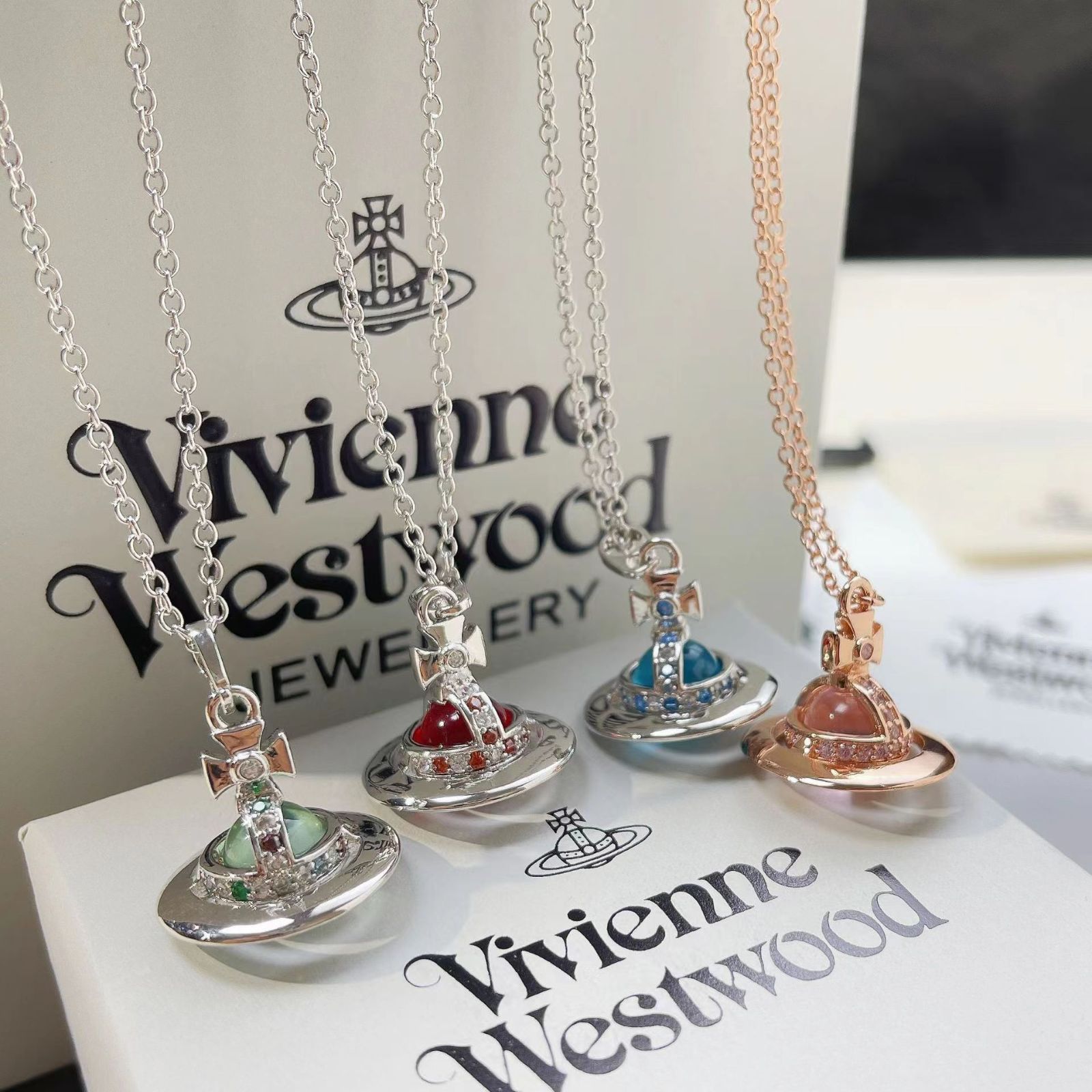 Vivienne Westwood ヴィヴィアンウエストウッド  ネックレス/イヤリング  土星型  新品!未使用  箱付き（04051815）