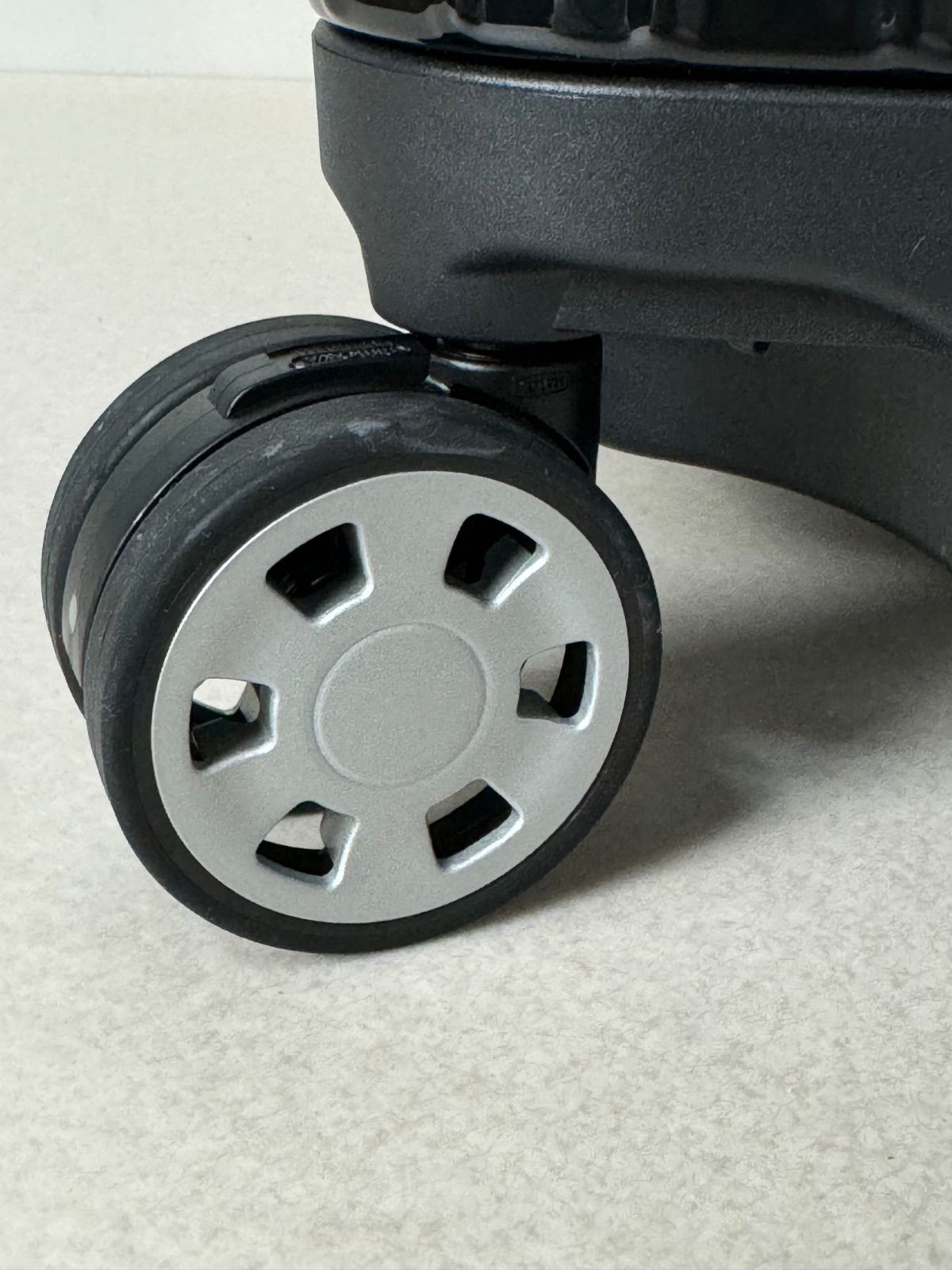 RIMOWA LIMBO 4輪 60L ブラック[881.63.50.4] - メルカリ