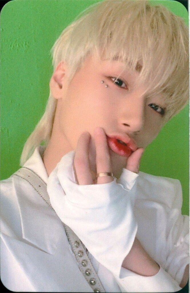 ATEEZ サン トレカ movement hello82 ATEEZ アチズ MOVEMENT HELLO82