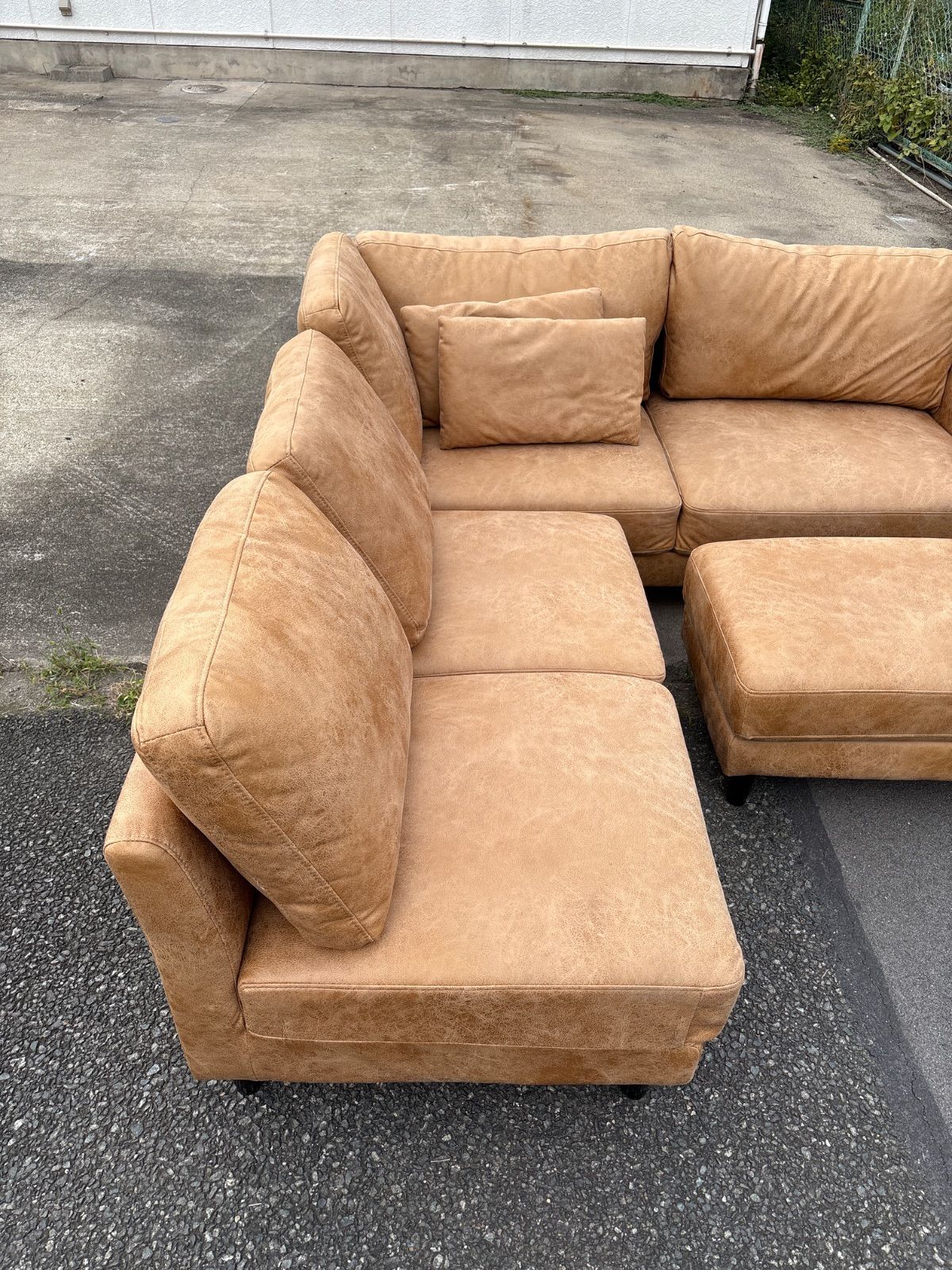 ファブリックレザーソファ ベージュ フェイクレザー インテリア 茶色 ブラウン 三人掛け 3人掛け 3p 3P 2人掛け 二人掛け 2p 2P オットマン 一軒家 大型家具 倉庫前 げあり