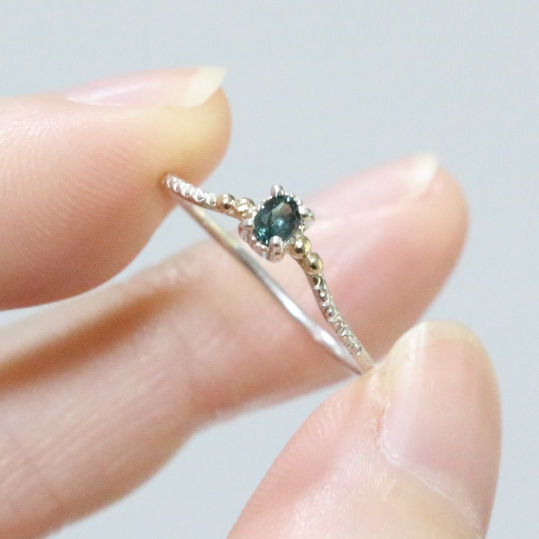 濃いめベキリーブルーグリーンガーネット細身K10粒々ミル打ちシルバーリング約11号