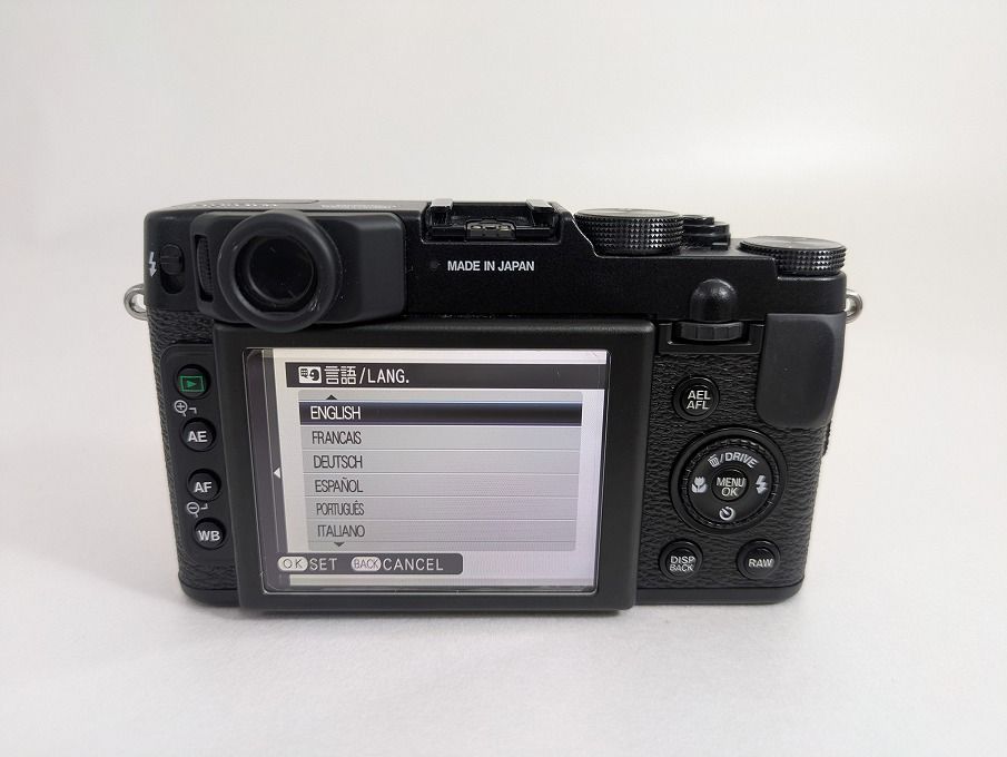 コンパクトデジタルカメラ