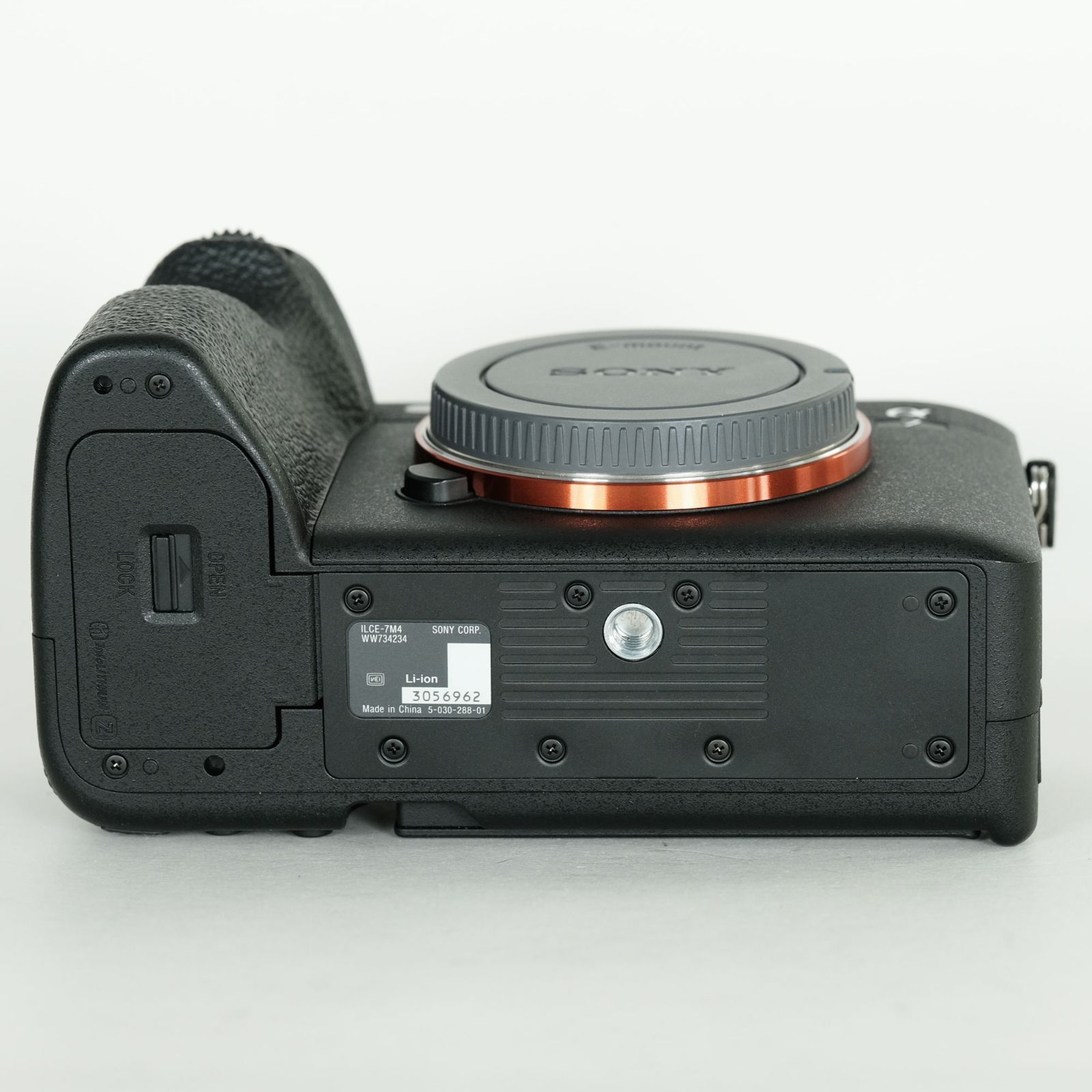 人気満点商品再入荷！ ｜シャッター数2 652回｜バッテリー2個付 SONY α7 IV ILCE-7M4 ボディ ソニーEマウント クラシックな