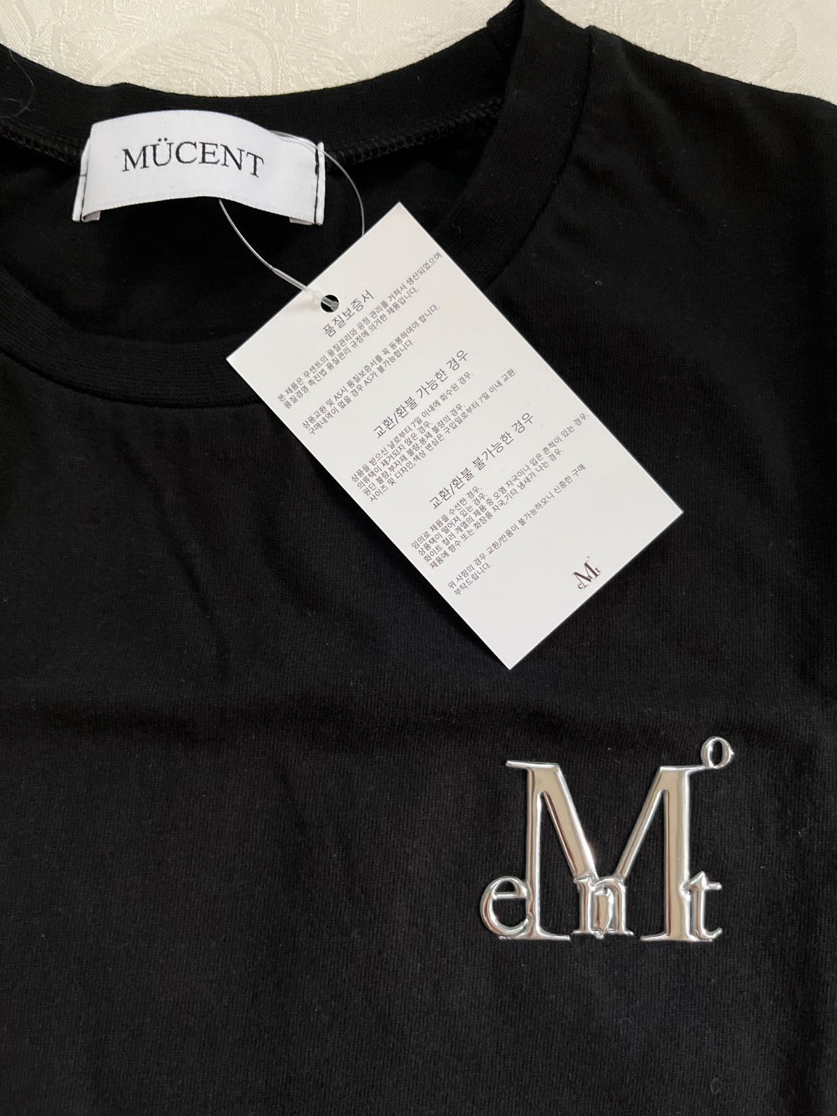 MÜCENT ムセント Tシャツ ホワイト 新品 韓国人気ブランド MÜCENT ムセント Tシャツ ホワイト 新品 韓国人気ブランド