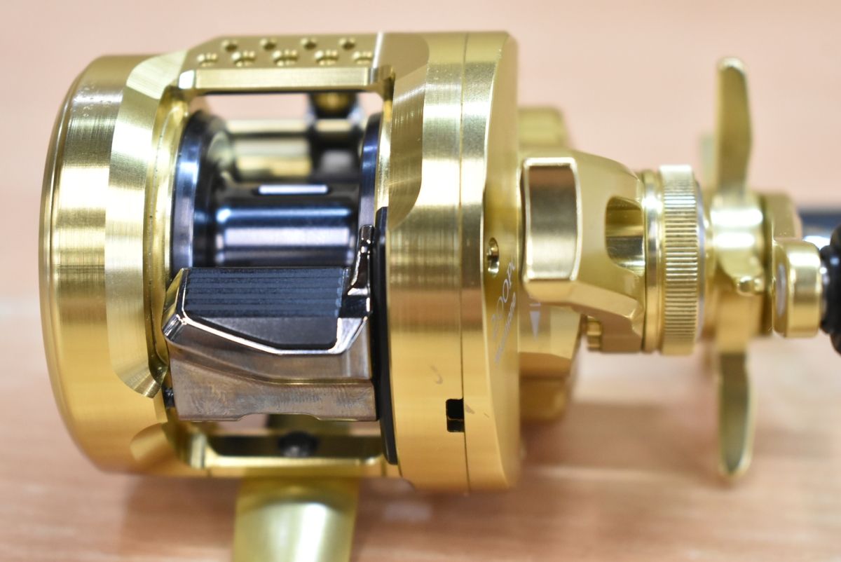 右 SHIMANO