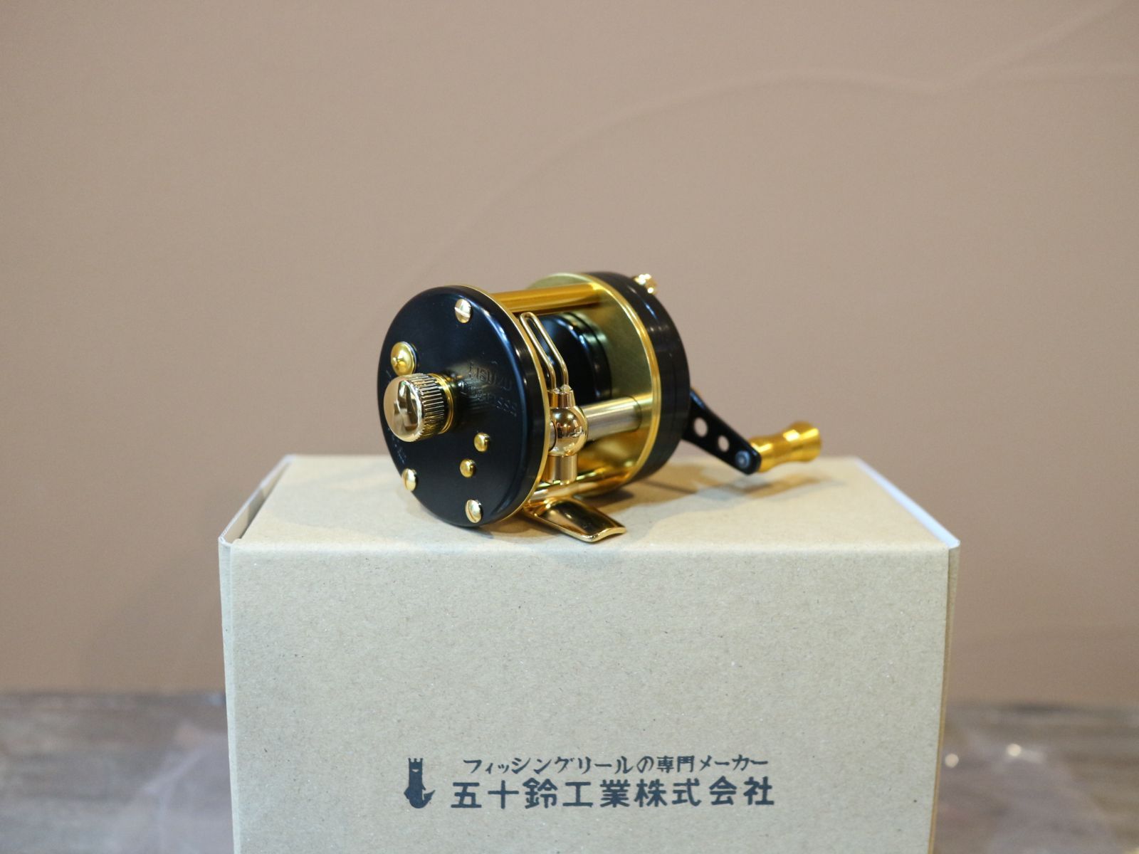 五十鈴工業 DD310SSS Black/Gold 五十鈴工業 NEWダイレクトリール DD310SSS DD311SSS Black/Gold