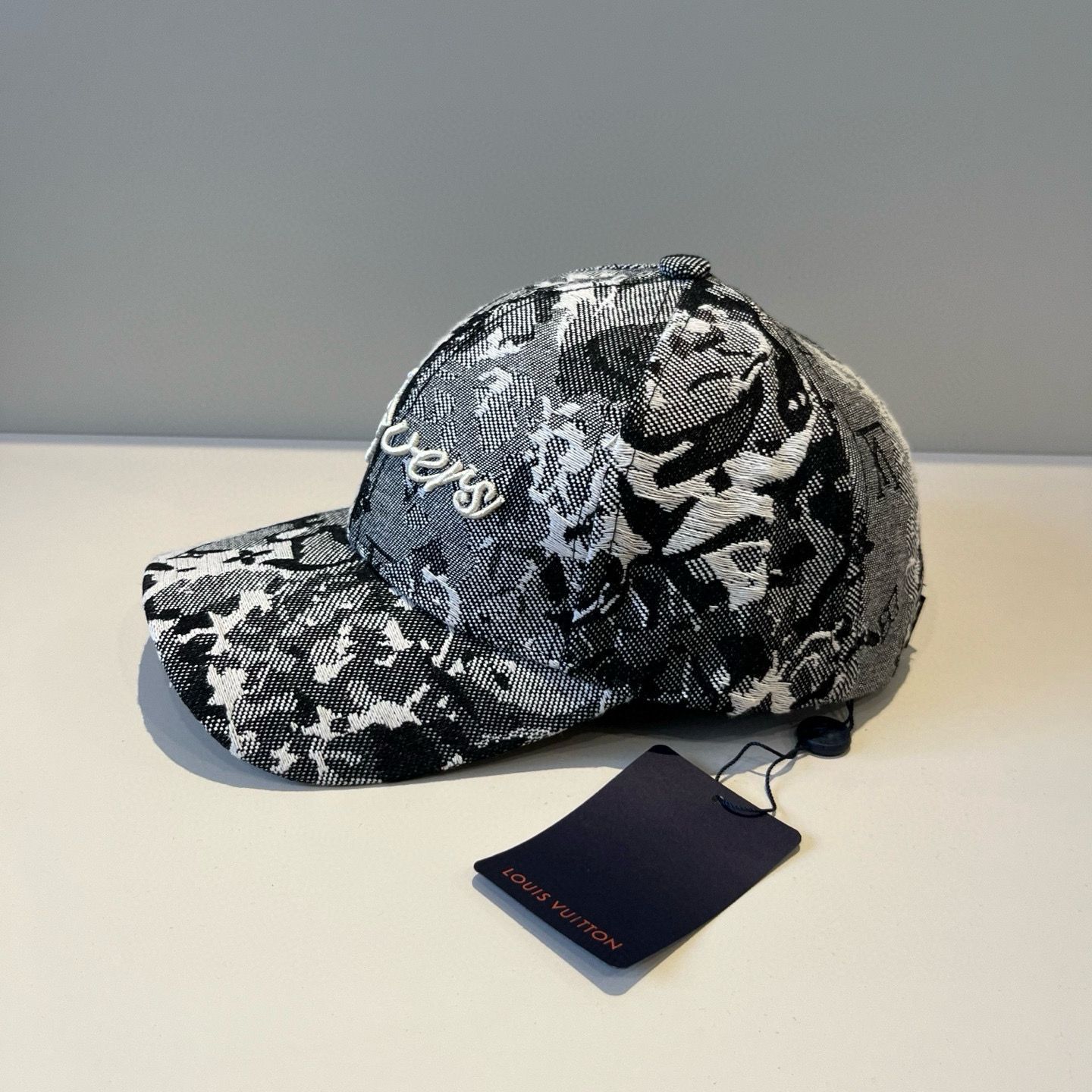 LOUIS VUITTON PARIS ベースボールキャップ 今日特価】Louis Vuitton ユニセックス ベースボールキャップ