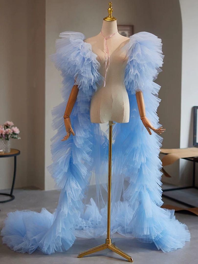 フリルスリーブがゴージャスなソフトチュールのロングショール