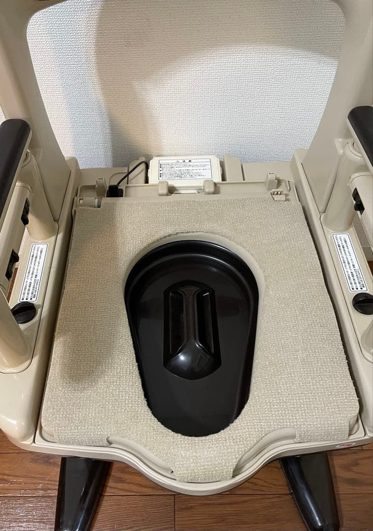 未使用品 アロン化成 安寿 ポータブルトイレ ジャスピタ 標準脱臭 533903 ポータブルトイレ ジャスピタ | 【安寿】の介護用品 | アロン化成