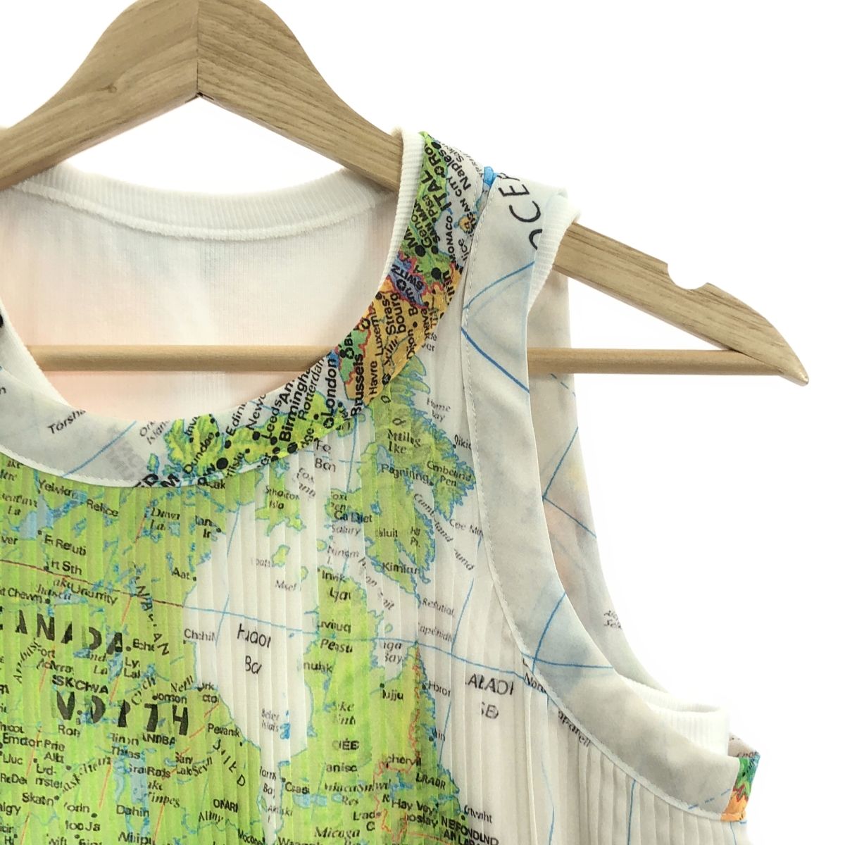 sacai / サカイ | WORLD MAP ワールドマップ プリーツ トップス | 1 | マルチカラー | レディース sacai / サカイ | WORLD MAP ワールドマップ プリーツ トップス | 1