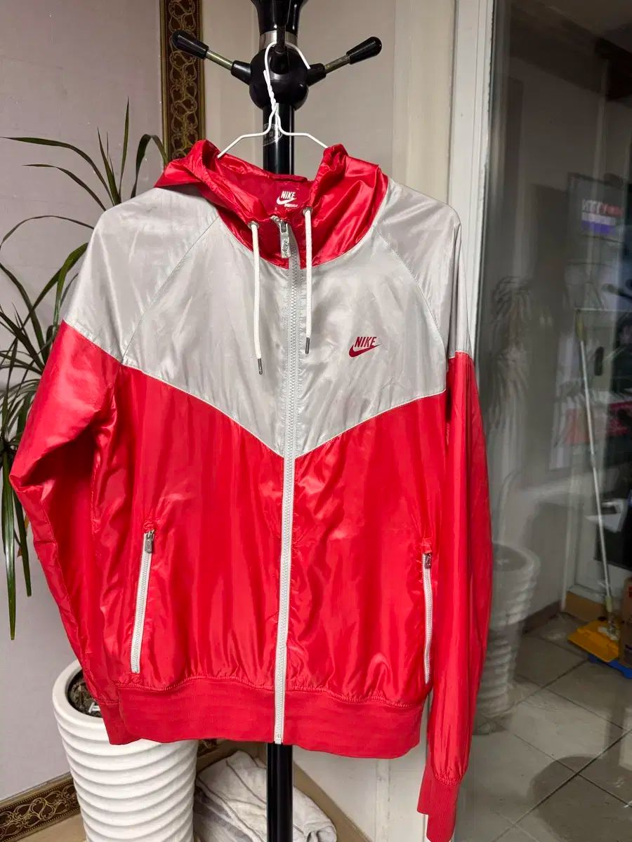 【雷市場（ポンジャン）商品韓国直送】 Nike(ナイキ） ウインドランナー 95