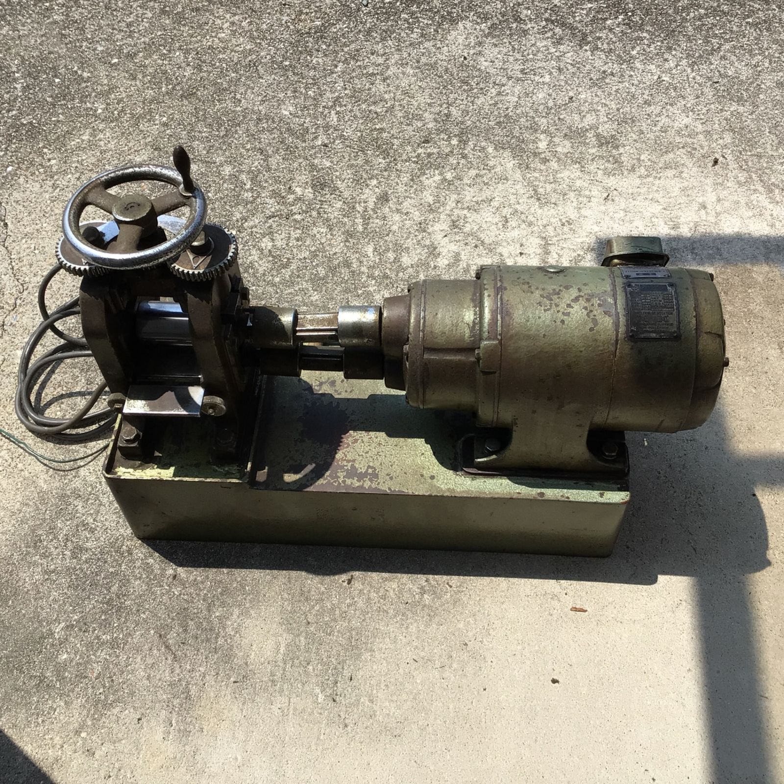 手渡し/愛知県】8260 【彫金】日立 小型電動式圧縮圧延機 電動