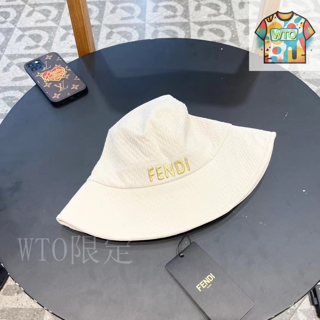 AKです。fendi ストローハット 今日特価】FENDI ストローフィッシャーハット - メルカリ
