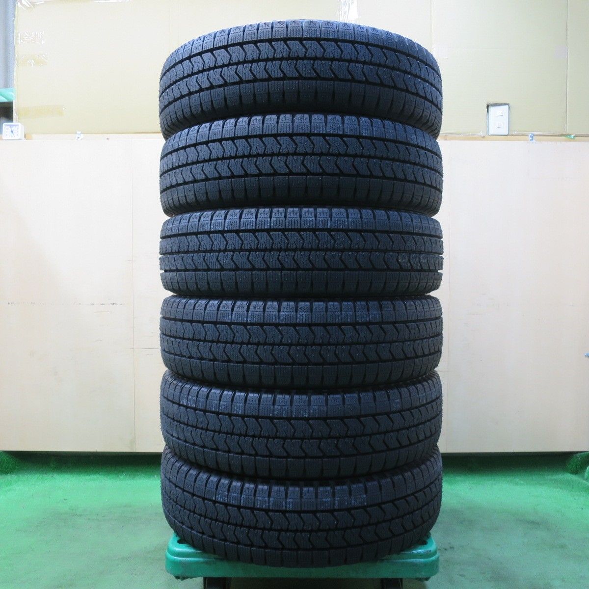 送料無料] 未使用！24年☆トラック タイヤ 205/70R16 111/109N