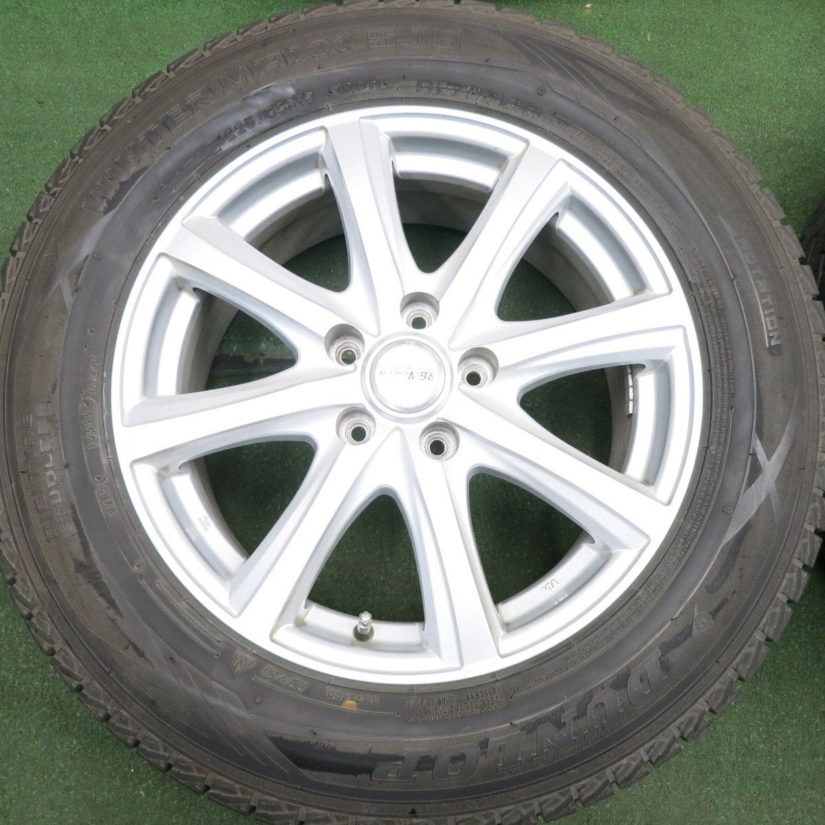 *送料無料* バリ溝！キレイ！9.5分★スタッドレス 225/65R17 ダンロップ ウインターマックス SJ8 MACBES MB8 マクベス  17インチ PCD114.3/5H★4051902HAス