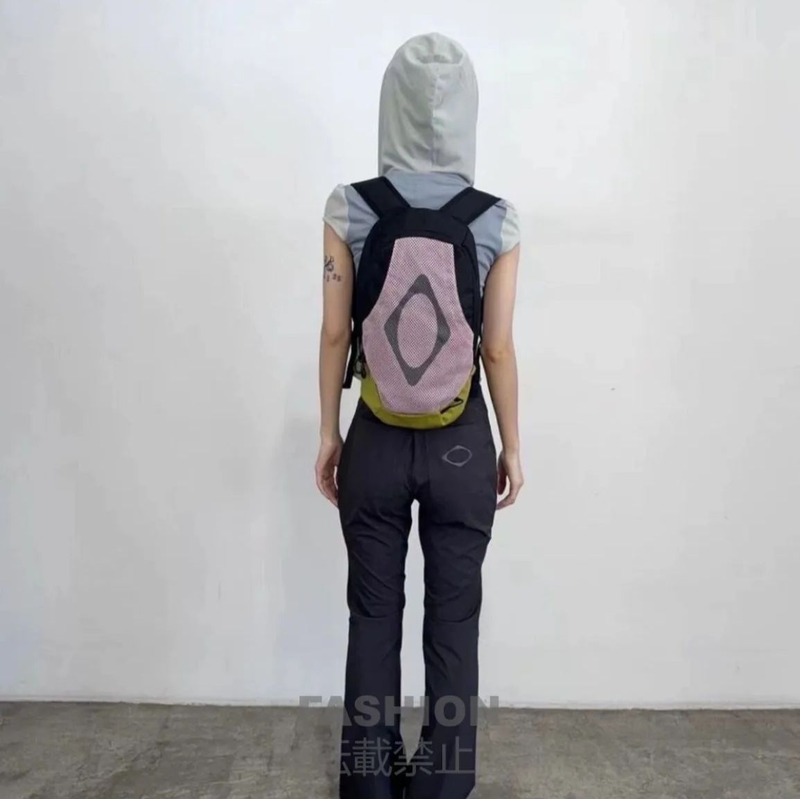 バッグ MSCHF RHOMBUS MESH BACKPACK MSCHF Rhombus Backpack