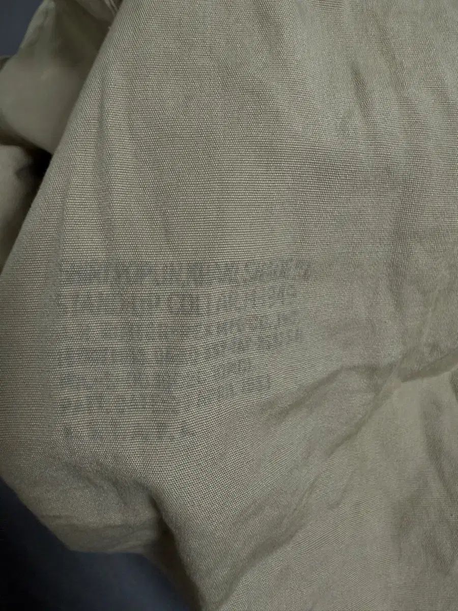 ベージュ シャツ