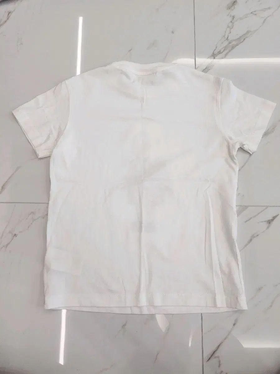 白 Tシャツ