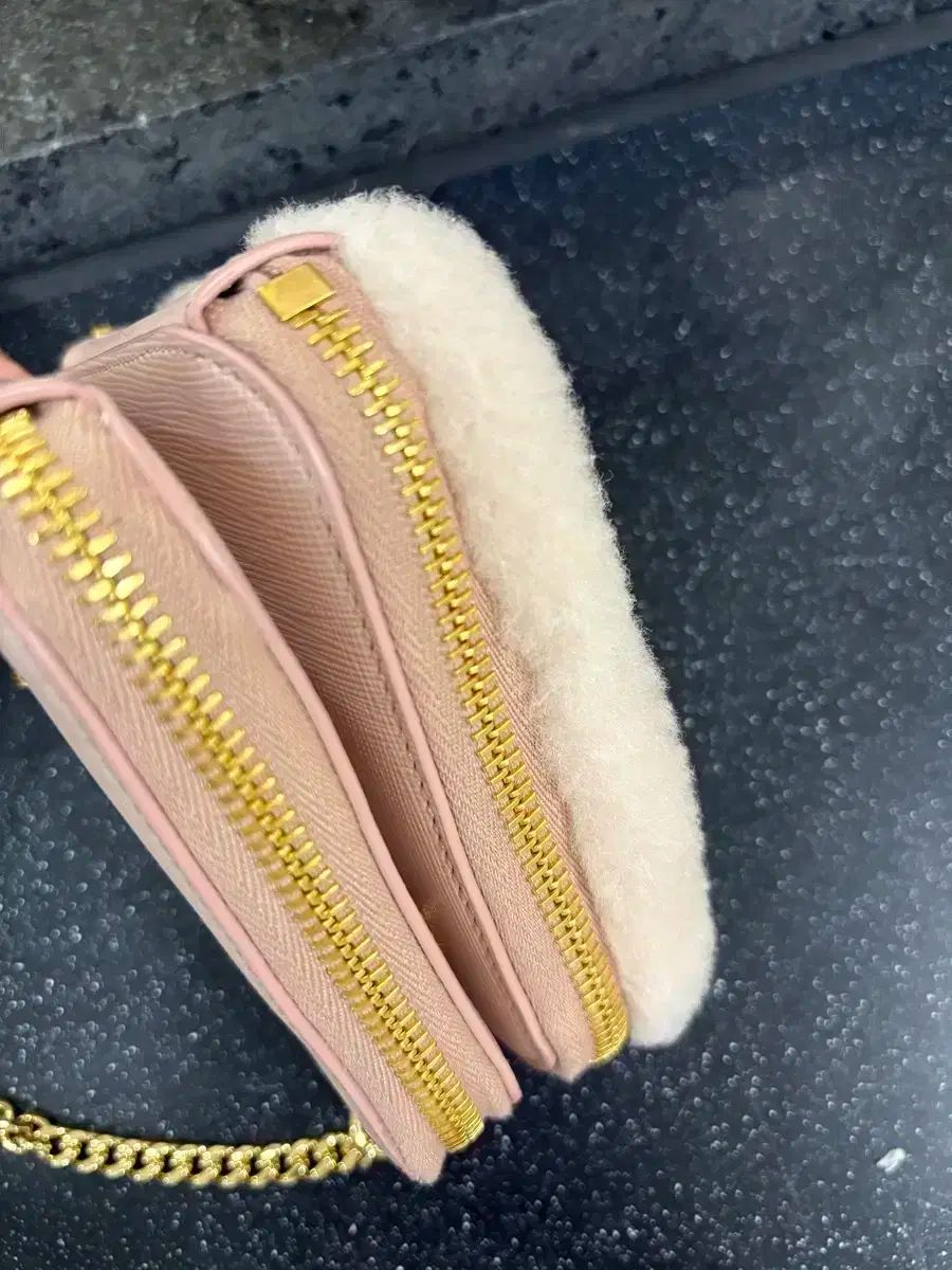 プラダ シアリング