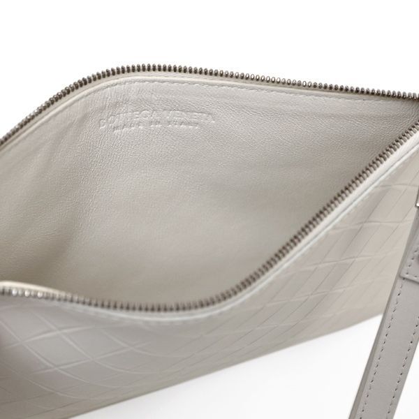 【ほぼ未使用】ボッテガヴェネタ　フラットポーチ　イントレチャート　レザー　赤 ボッテガ・ヴェネタ(Bottega Veneta) イントレチャート メンズ