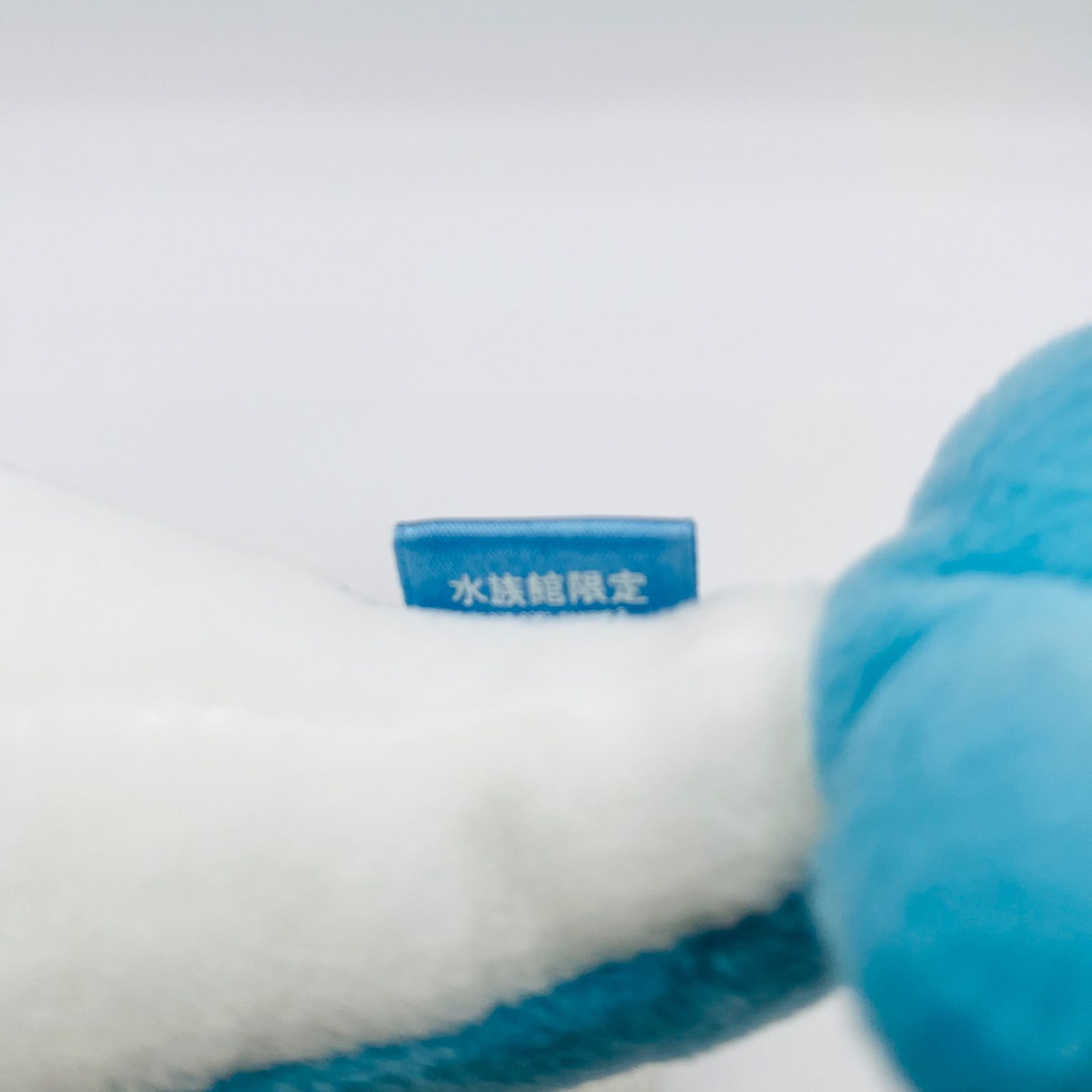 希少・限定品》【キーホルダーではありません】 ハローキティ イルカ