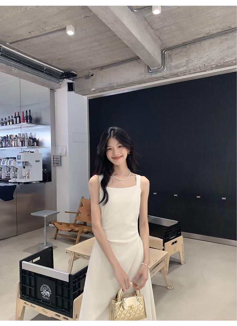 スクエアネックロングワンピース 春のデート＆パーティにぴったり