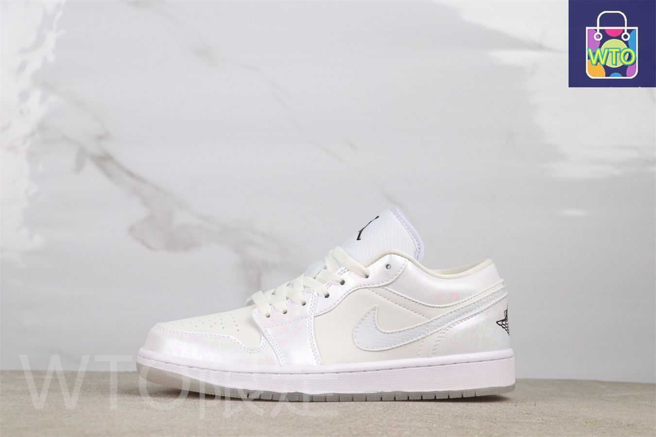 今日特価】Air Jordan 1 HF4080-001 ファントムホワイト