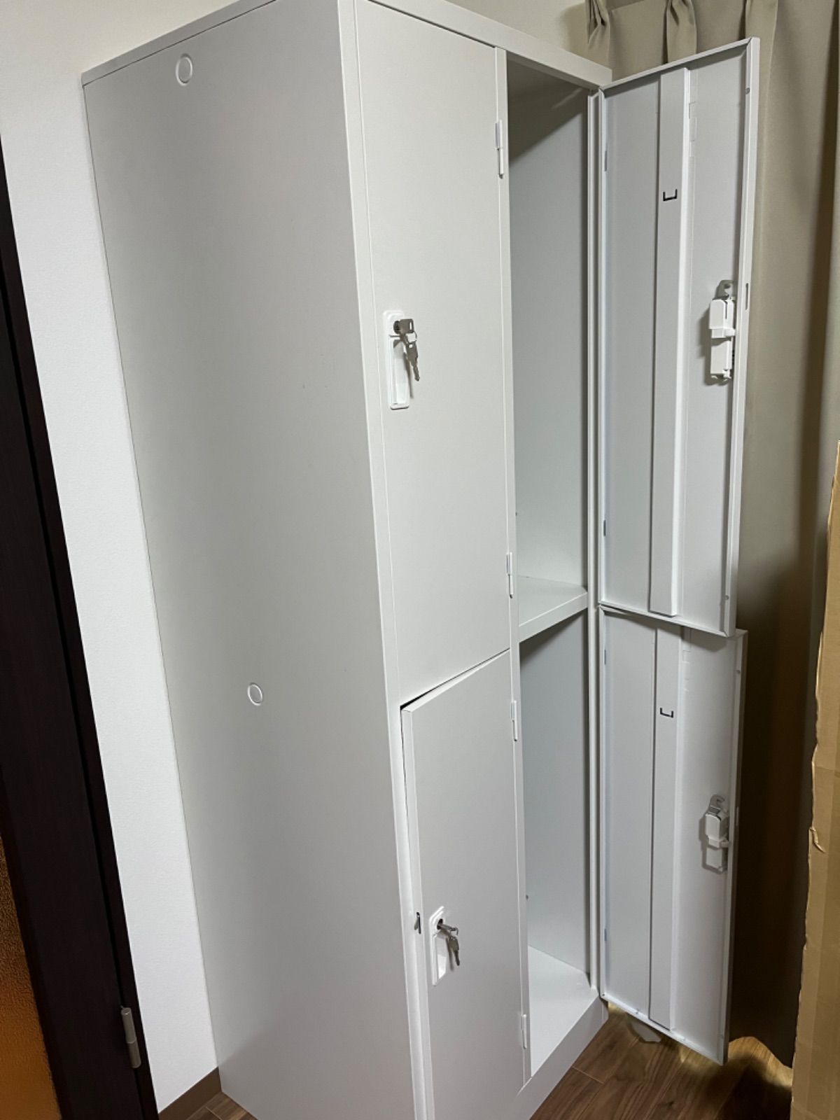 大阪 スチールロッカー 4人用 鍵付き