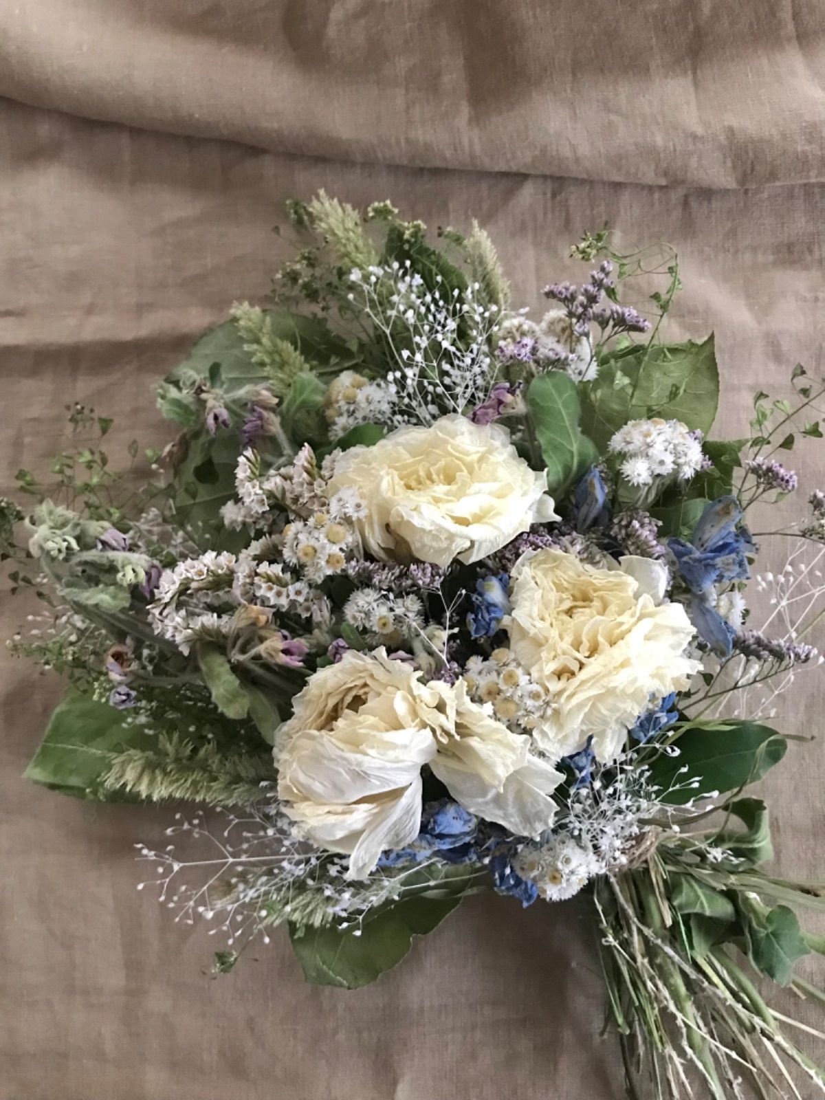 ドライフラワーホワイトラナンキュラスのグリーンブーケ