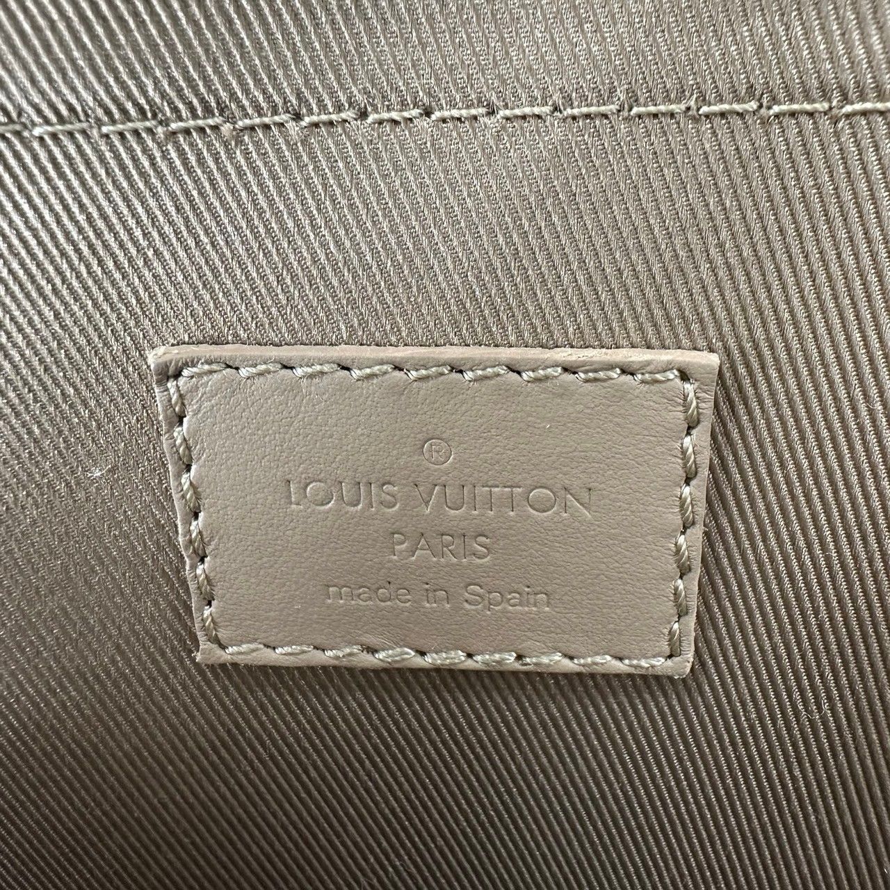 ♪　LOUIS VUITTON ルイヴィトン M23765 パイロット・スリングバッグ LVアエログラム グレージュ ボディーバッグ ショルダーバッグ  斜め掛け IC メンズ ビトン