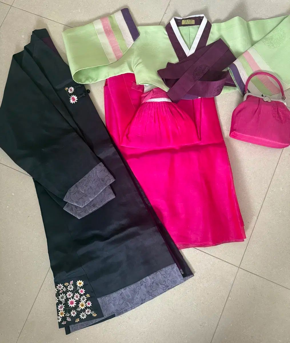 男性用と女性用の韓服シーツ