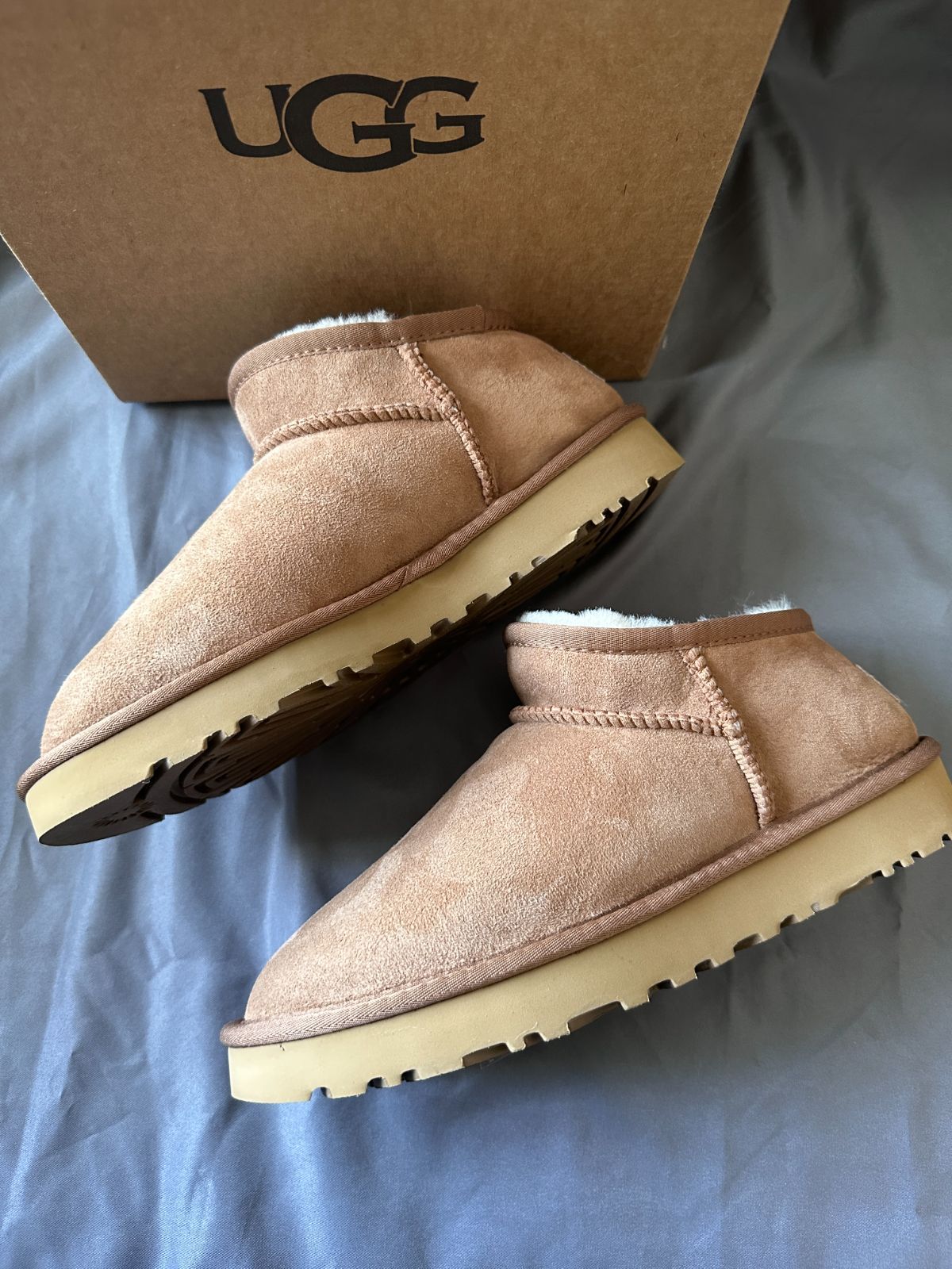 UGG アグ クラシックスリッパー チェスナット24cm - メルカリ