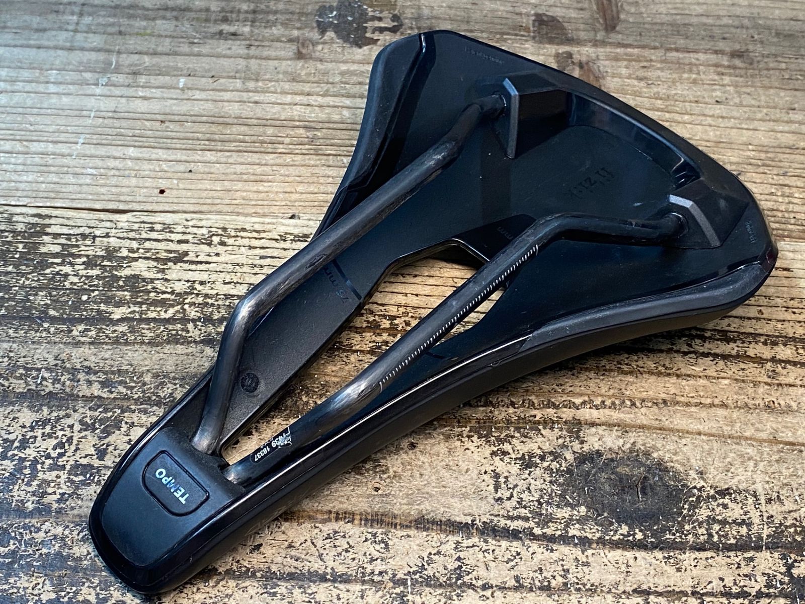 JI236 フィジーク fizik TEMPO ARGO R1 サドル 黒 カーボンレール