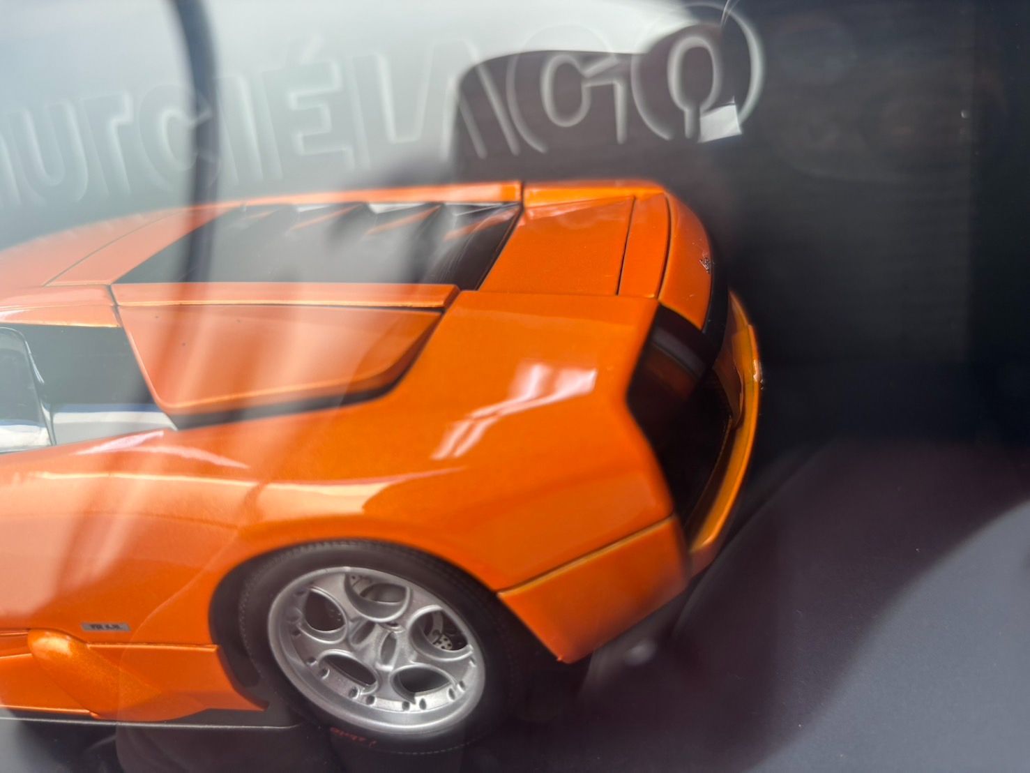 AUTOart 1/18ランボルギーニムルシエラゴ40周年2000台限定モデル Autoart 1/18 ランボルギーニ ムルシエラゴ 限定40周年記念モデル