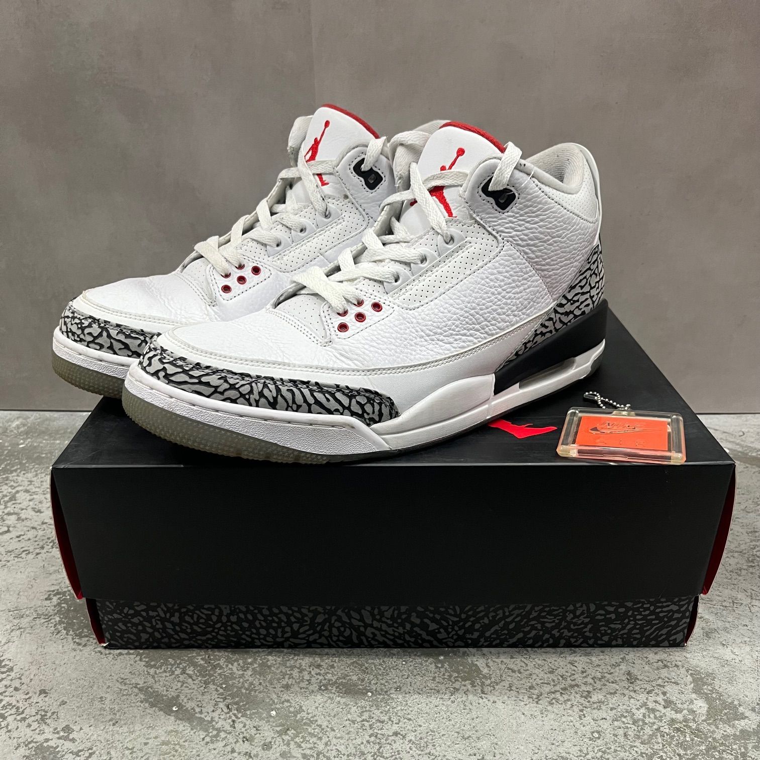 NIKE AIR JORDAN 3 RETRO NRG WHITE/FIRE RED-CEMMENT GREY ナイキ エア ジョーダン 3 レトロ  ホワイト/ファイヤー レッドセメント 923096-101 スニーカー 30cm 65696A2