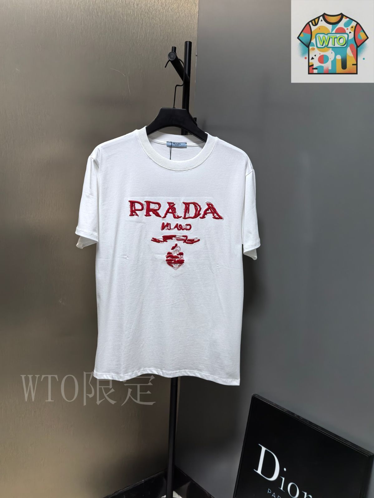 【PRADA】刺繍入りTシャツ レディース Tシャツ 今日特価】Prada 2025 ロゴ刺繍 カップル T シャツ-2 - メルカリ