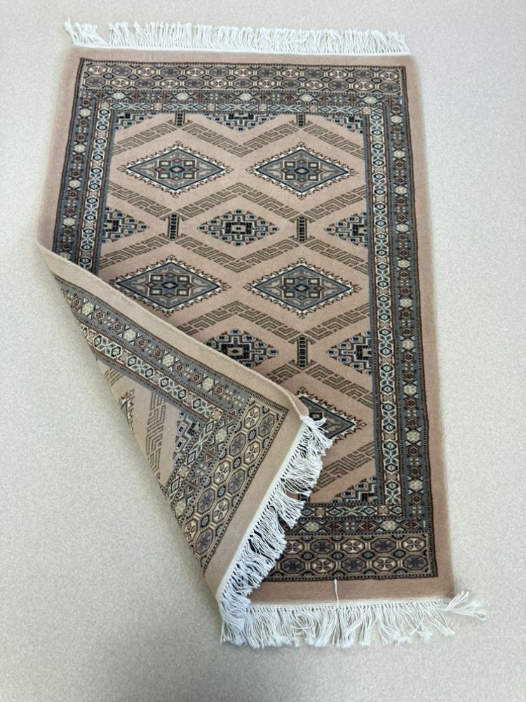 パキスタン絨毯96x66