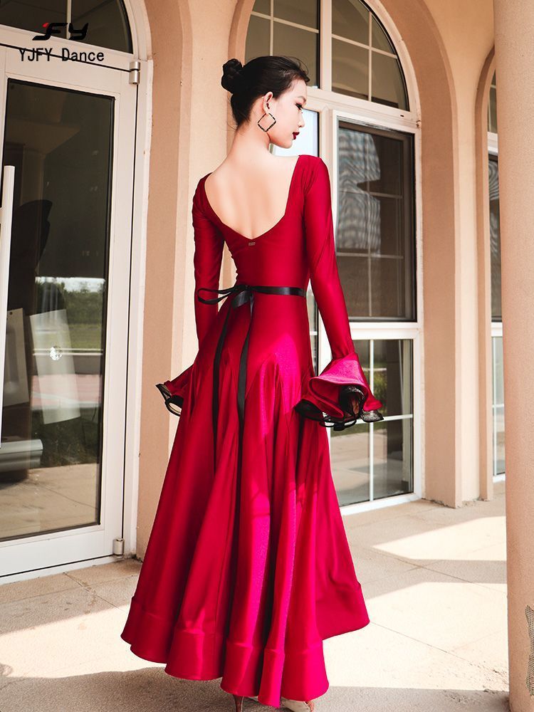 25年 黒赤ダンスドレス