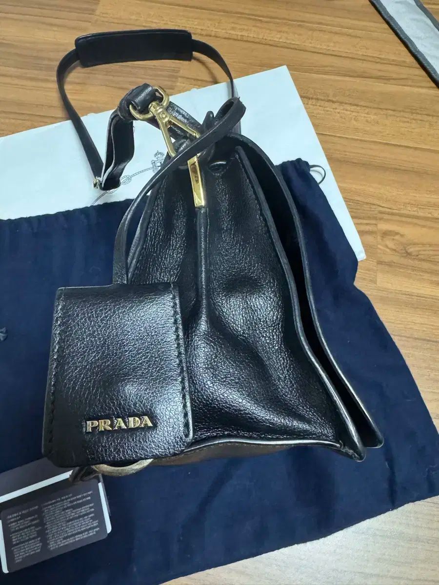 PRADA プラダ