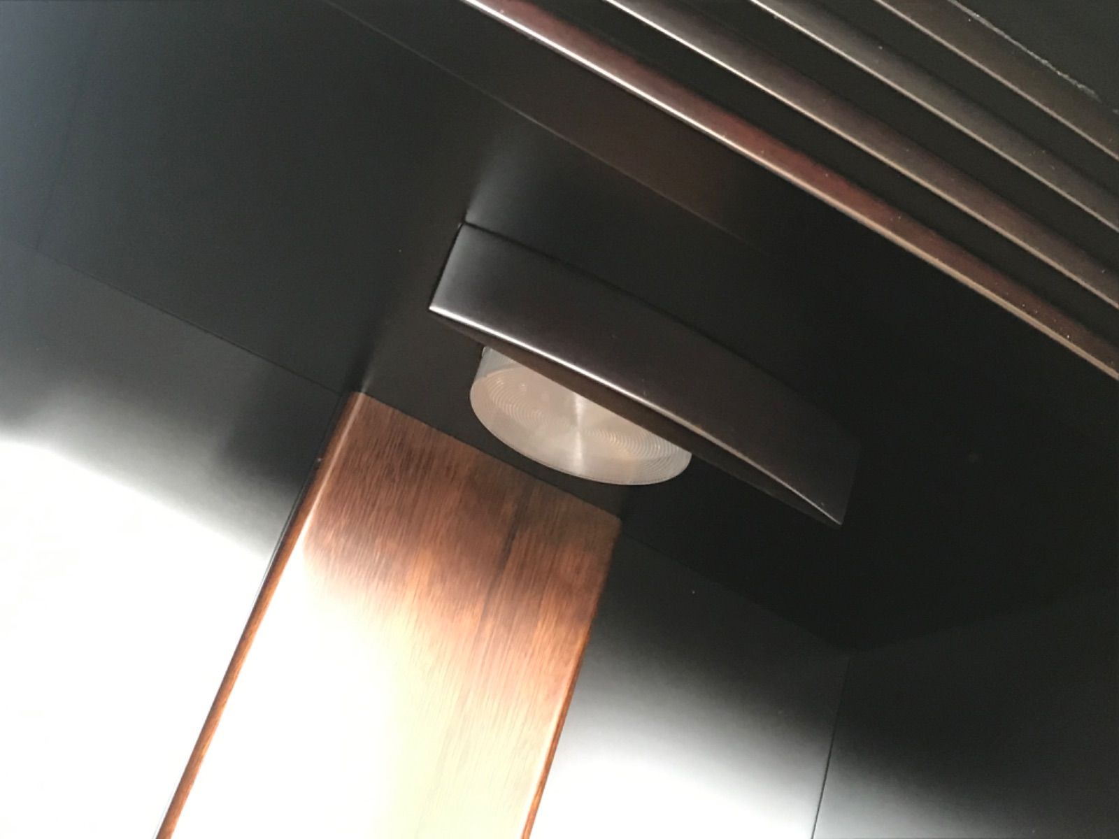 アウトレット ライト付き