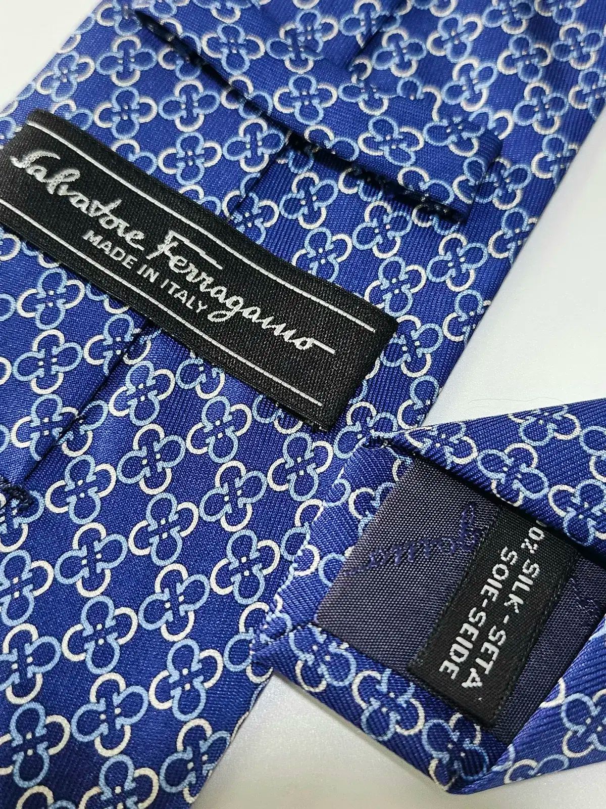 サルヴァトーレ・フェラガモ ネクタイ 青 タグ付 Salvatore Ferragamo