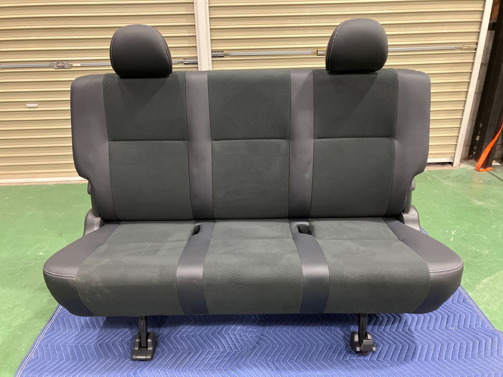 新車取り外し品】トヨタ ハイエース 純正 セカンドシート ワイド