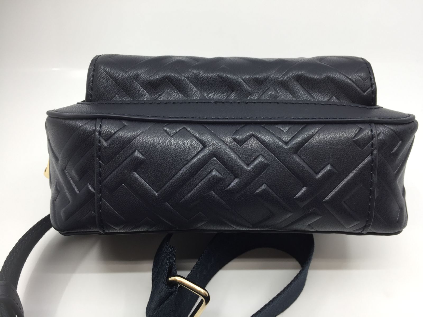 TOMMY HILFIGER　ロゴプレート ショルダーバッグ ブルー(スペースブルー) 【中古】【75-20240428-B-049】【併売商品】