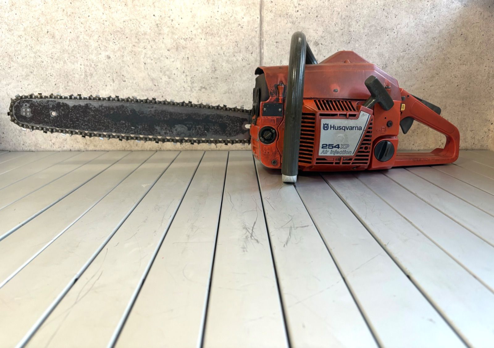 ハスクバーナ Husqvarna 254XP エンジンチェーンソー 工具 農機具 切断  