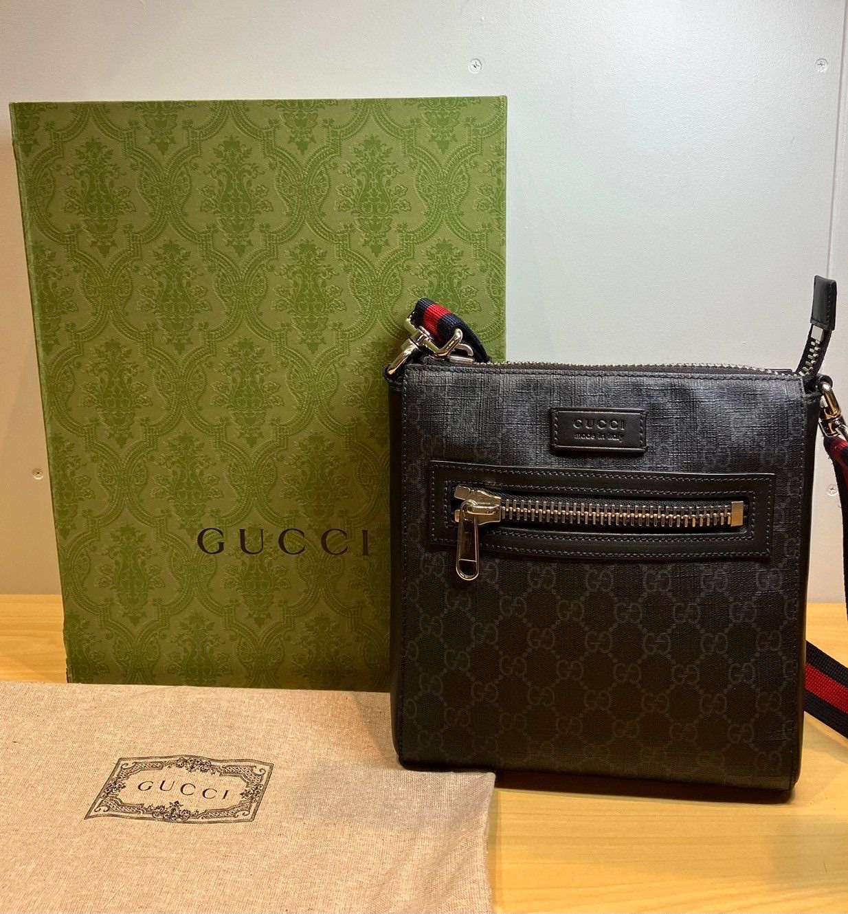 IT9OI2Z4BCYS】GUCCI グッチ GGスプリーム 523599 メッセンジャーバ