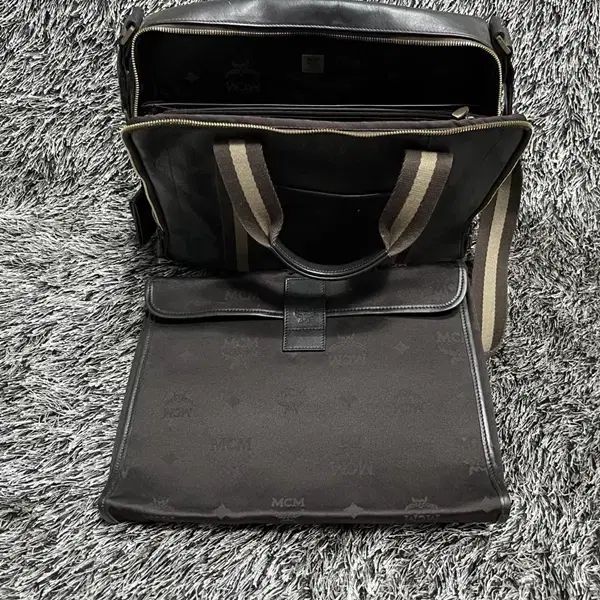 雷市場（ポンジャン）商品韓国直送】MCM 正規品 ブリーフケース 